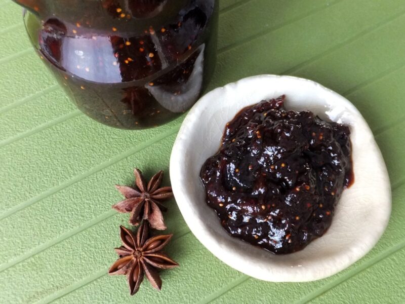 Spiced apple and dried fruits chutney