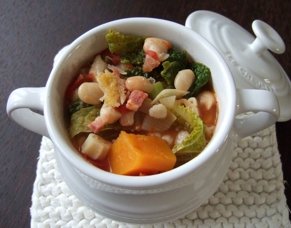 Bean soup with winter vegetables and pasta