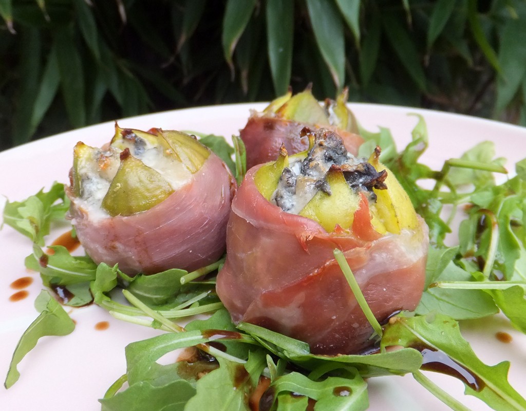 Baked figs with Gorgonzola and Parma ham