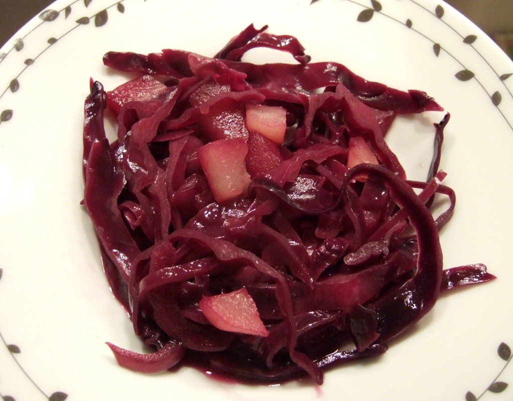 Braised red cabbage with pear