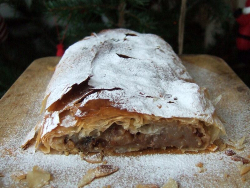 Apple & mincemeat strudel