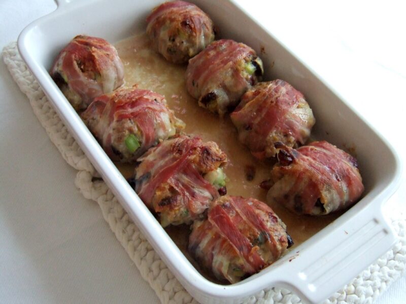 Cranberry and pork stuffing balls