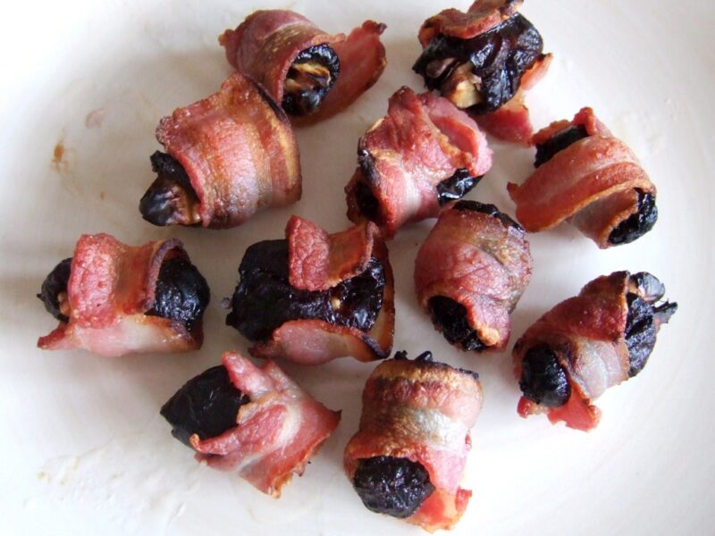 Prunes in crispy bacon