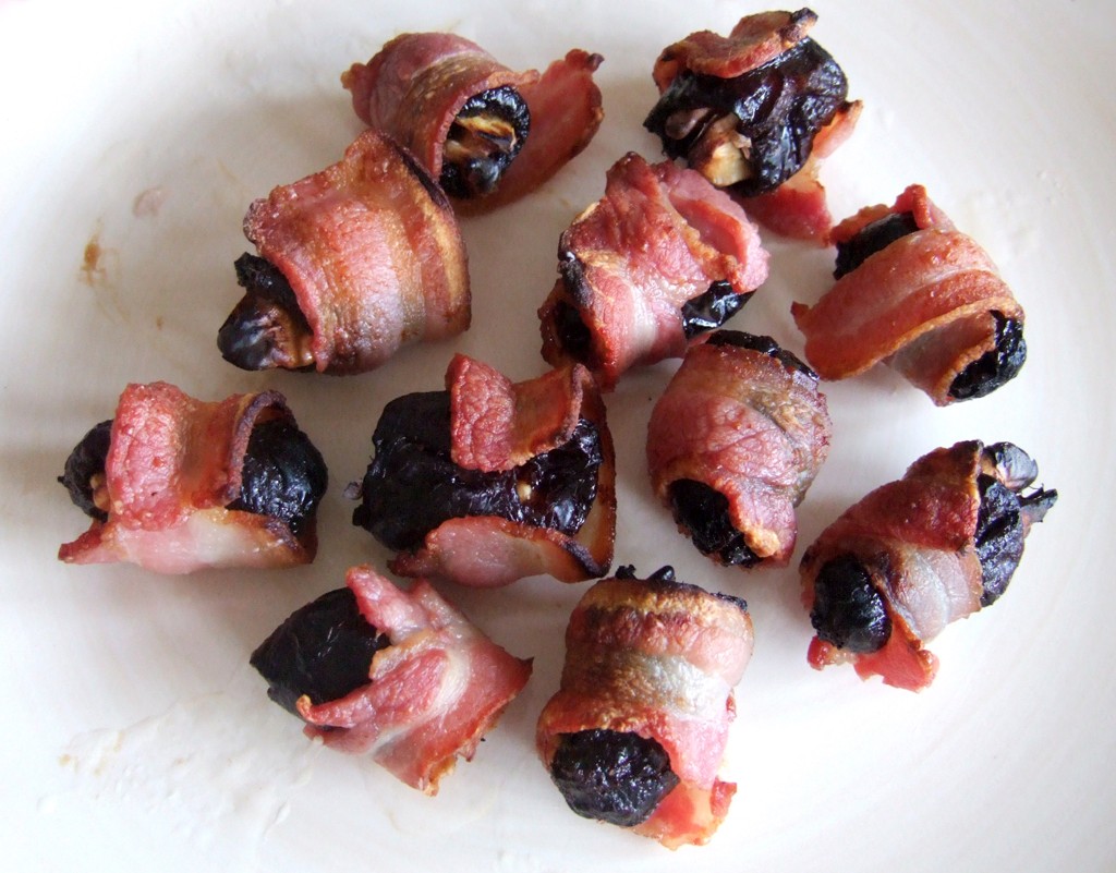 Prunes in crispy bacon