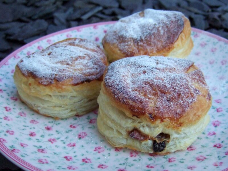 Puff pastry mince pies