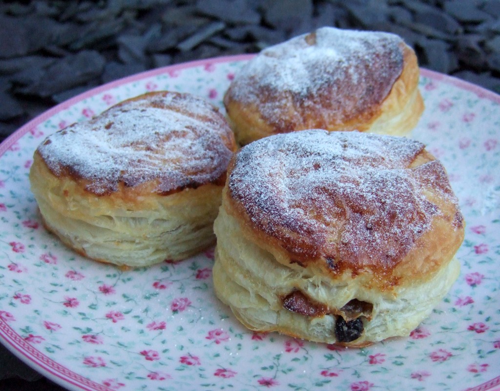 Puff pastry mince pies