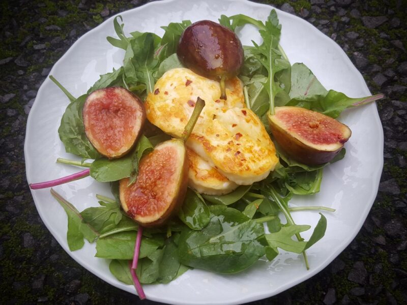 Fig and halloumi salad