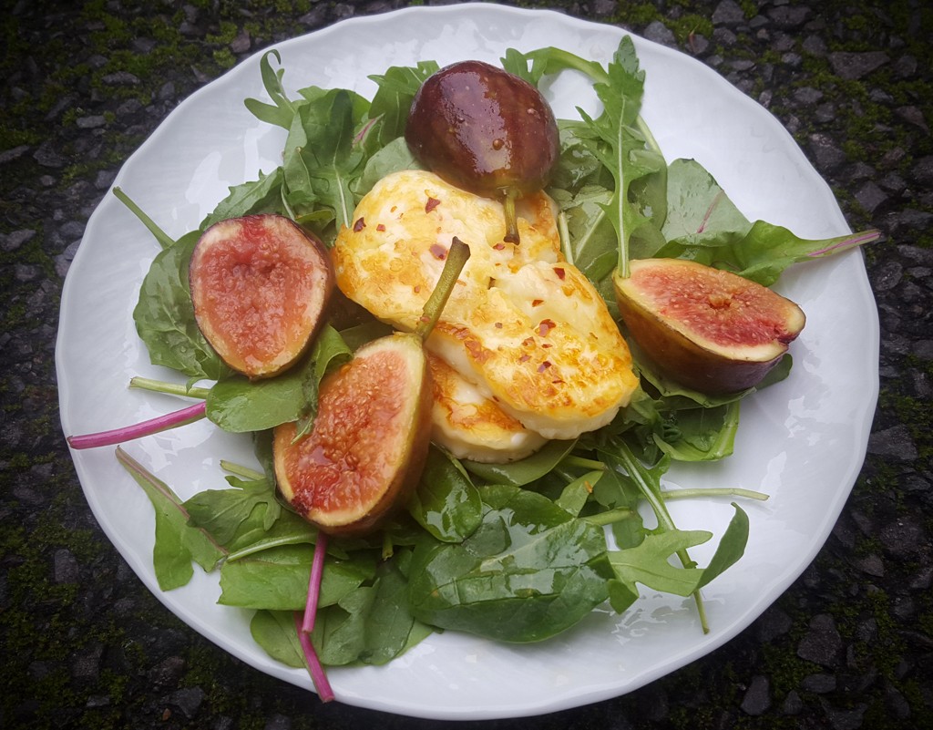 Fig and halloumi salad