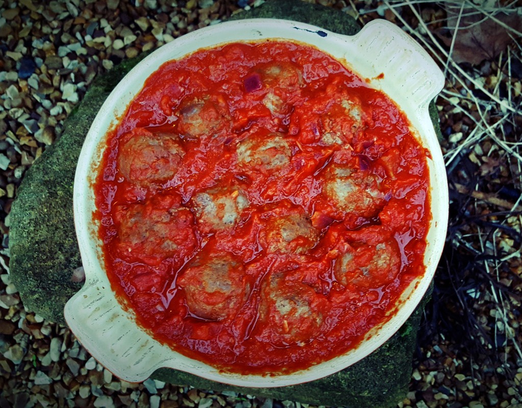 Meatballs in tomato sauce