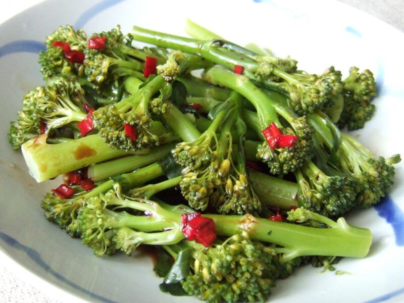 Steamed broccoli with Asian dressing