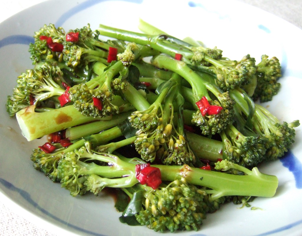 Steamed broccoli with Asian dressing