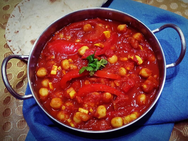 Chickpea and red pepper curry