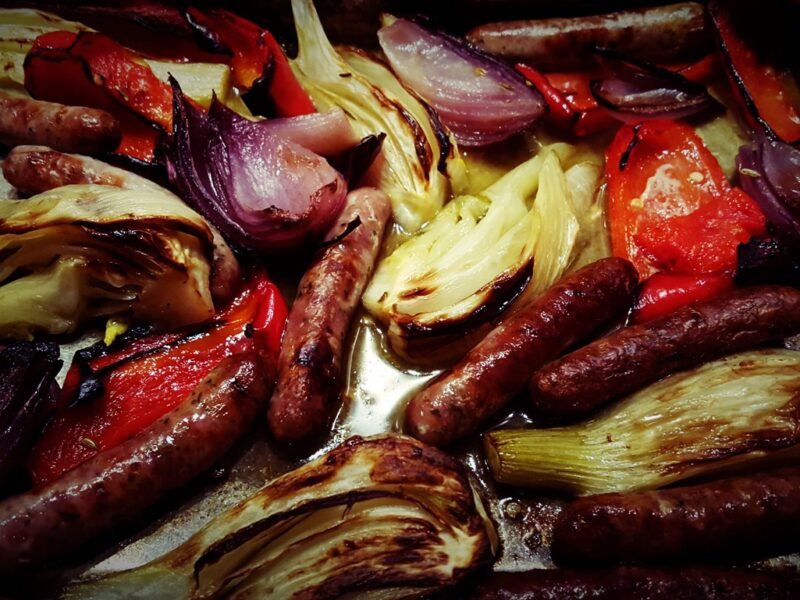 Chipolatas, pepper and fennel bake