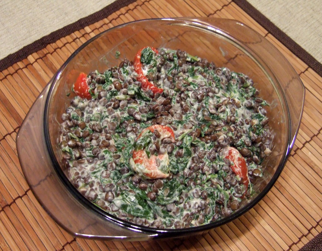 Lentils with spinach and yoghurt