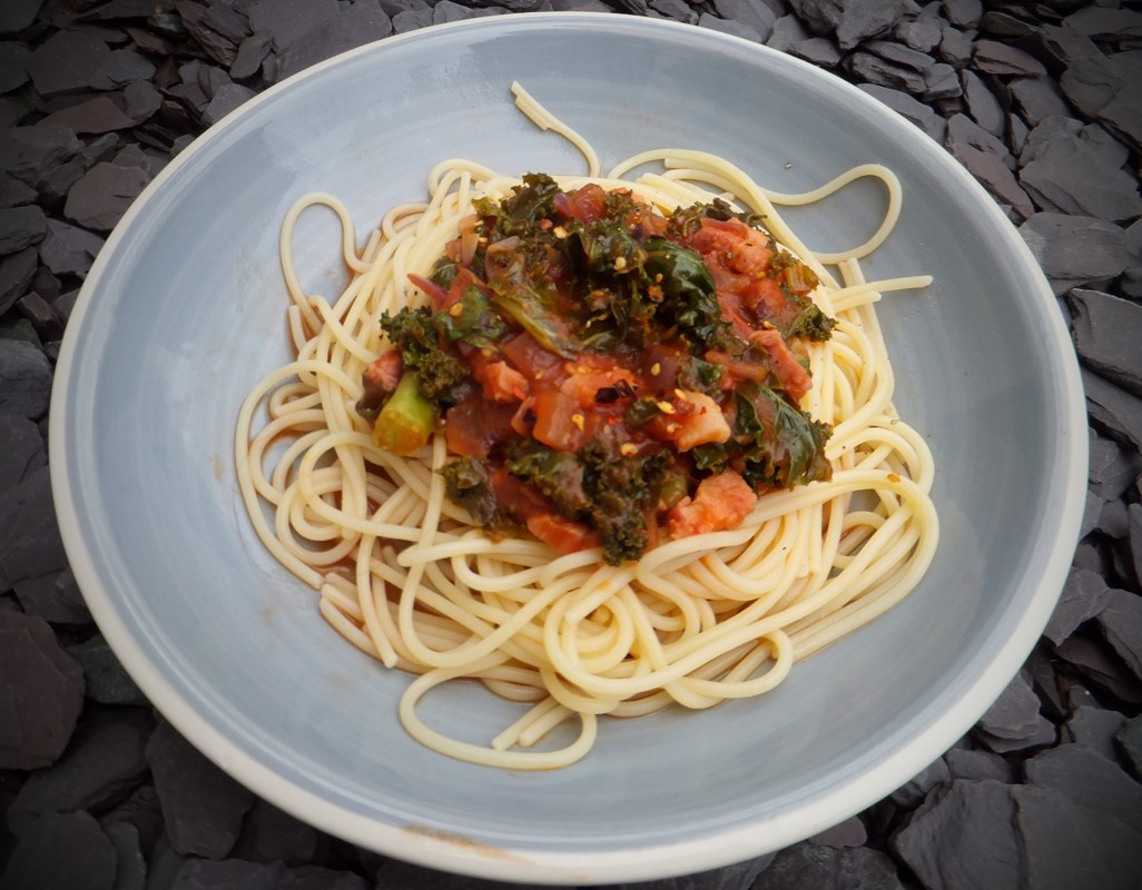 Spaghetti with kale and pancetta