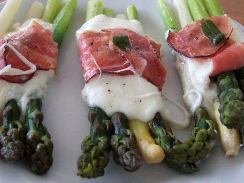 Asparagus with prosciutto and mozzarella