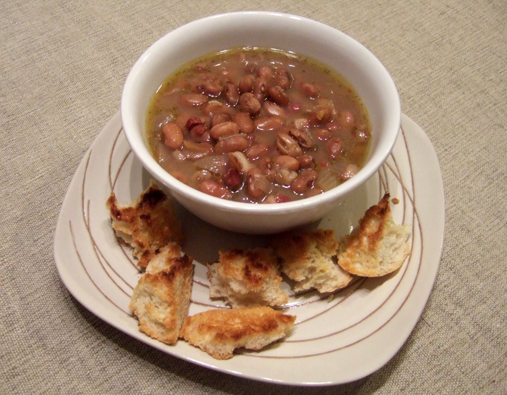 Bean soup with pancetta