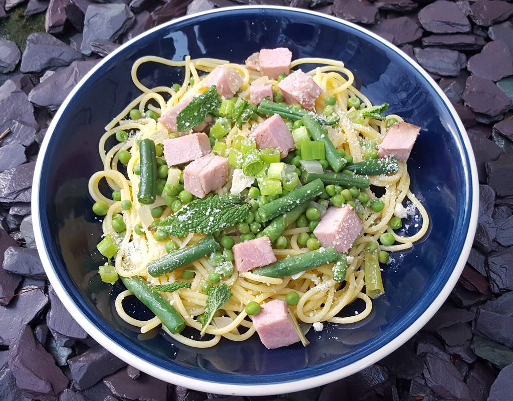 Ham and peas pasta