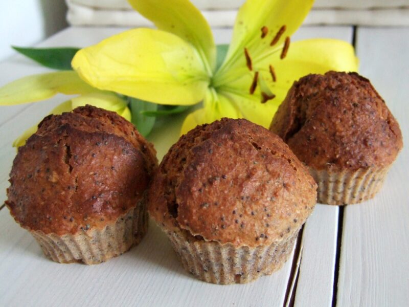 Lemon and poppy seeds muffin