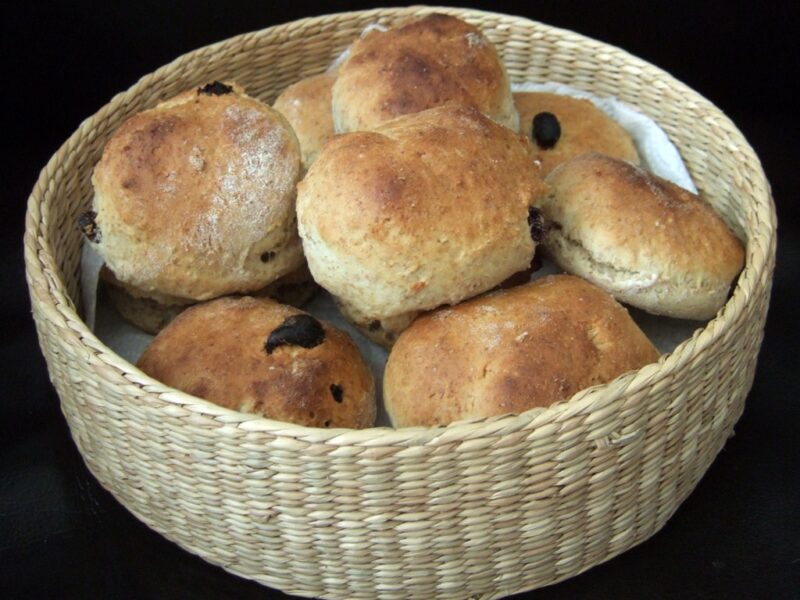 Lemon and raisins scones