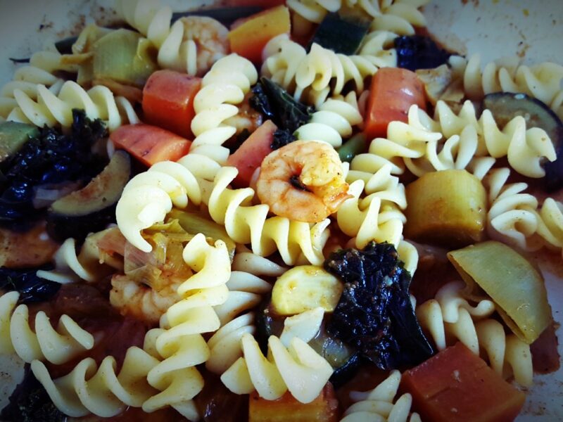 Spiced pasta with prawns & vegetables