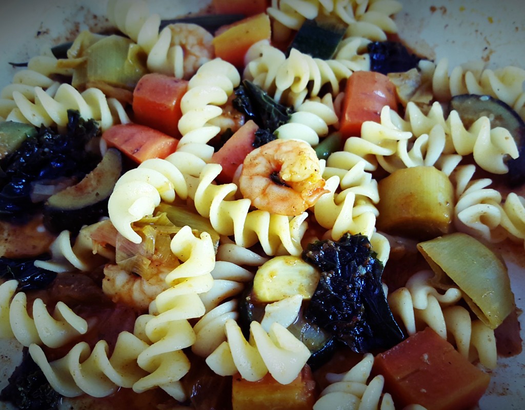 Spiced pasta with prawns & vegetables