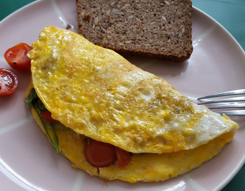 Brie and tomato omelette