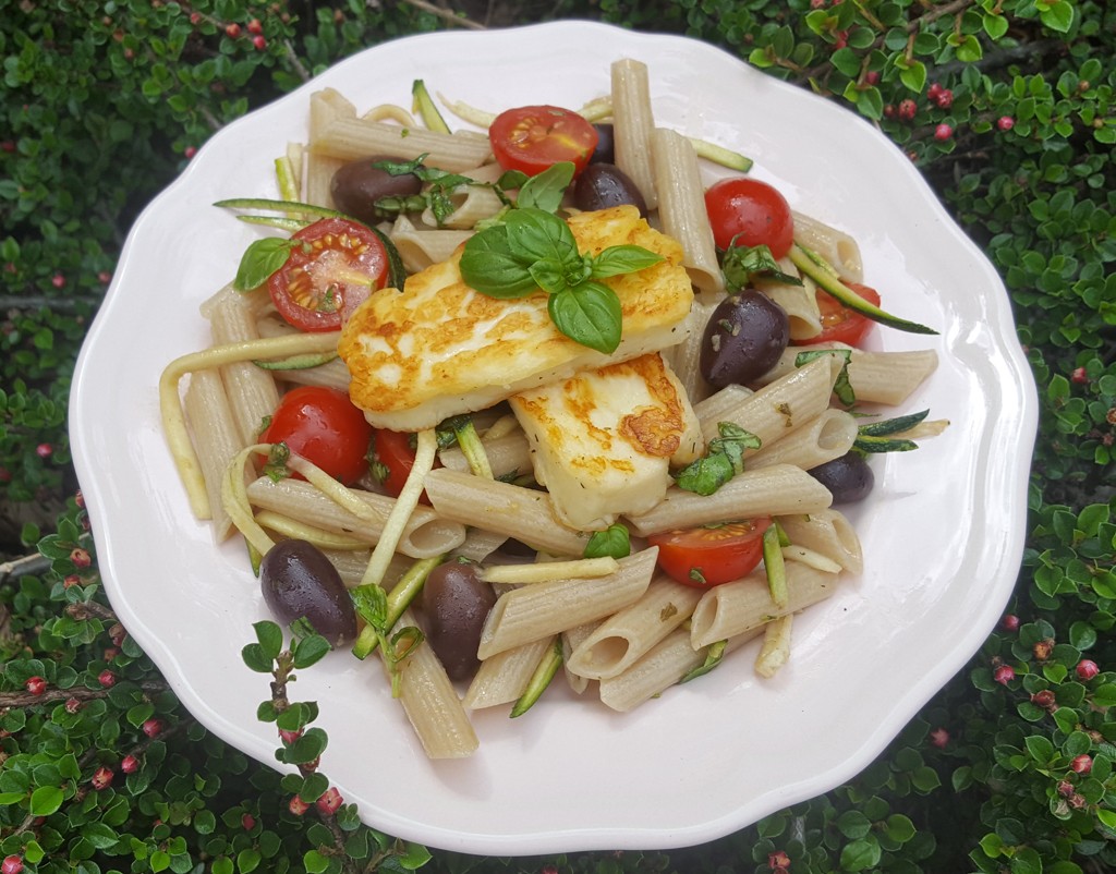 Pasta salad with halloumi & courgette