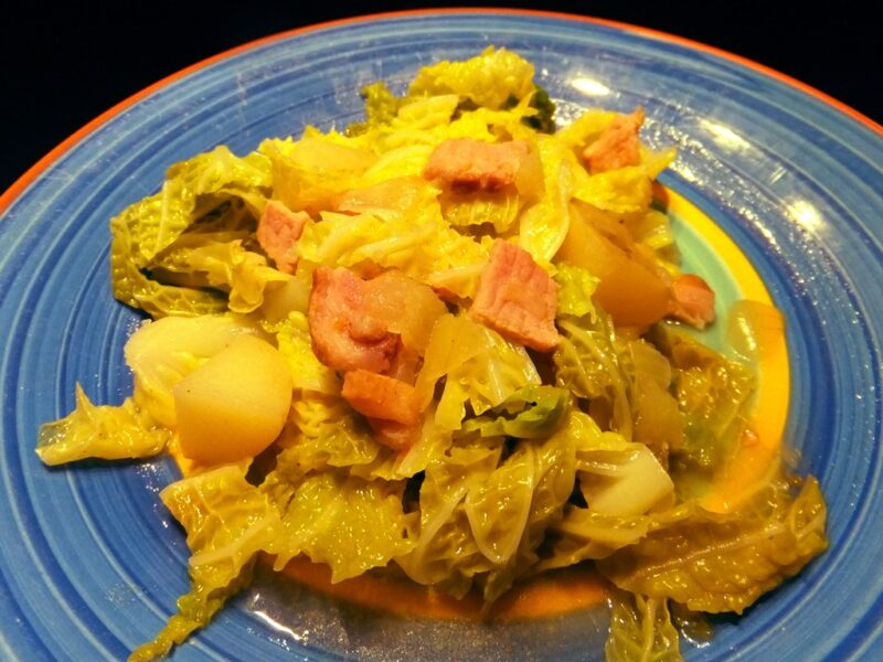 Savoy cabbage stew with bacon