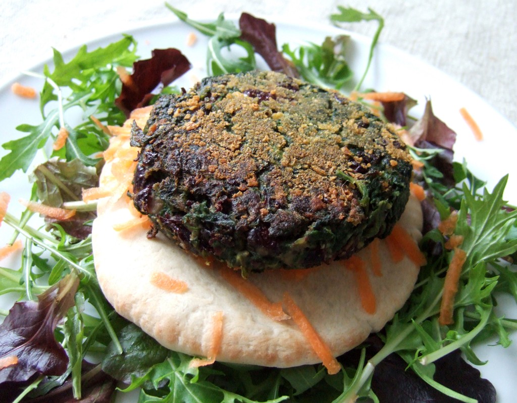 Spicy spinach and kidney bean burger