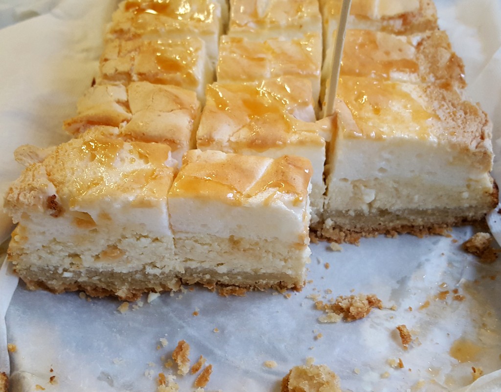 Hungarian curd cheese squares