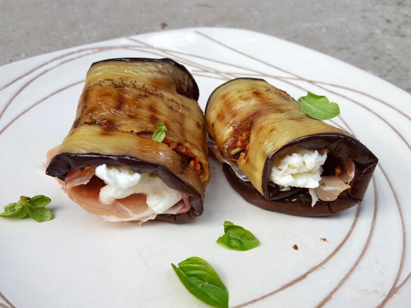 Aubergine wraps with prosciutto and mozzarella