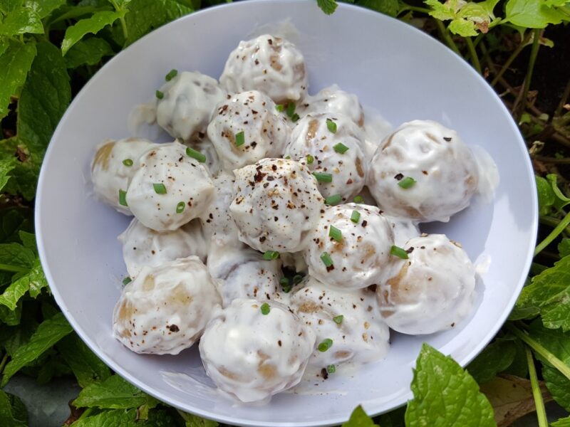 Creamy horseradish potato salad