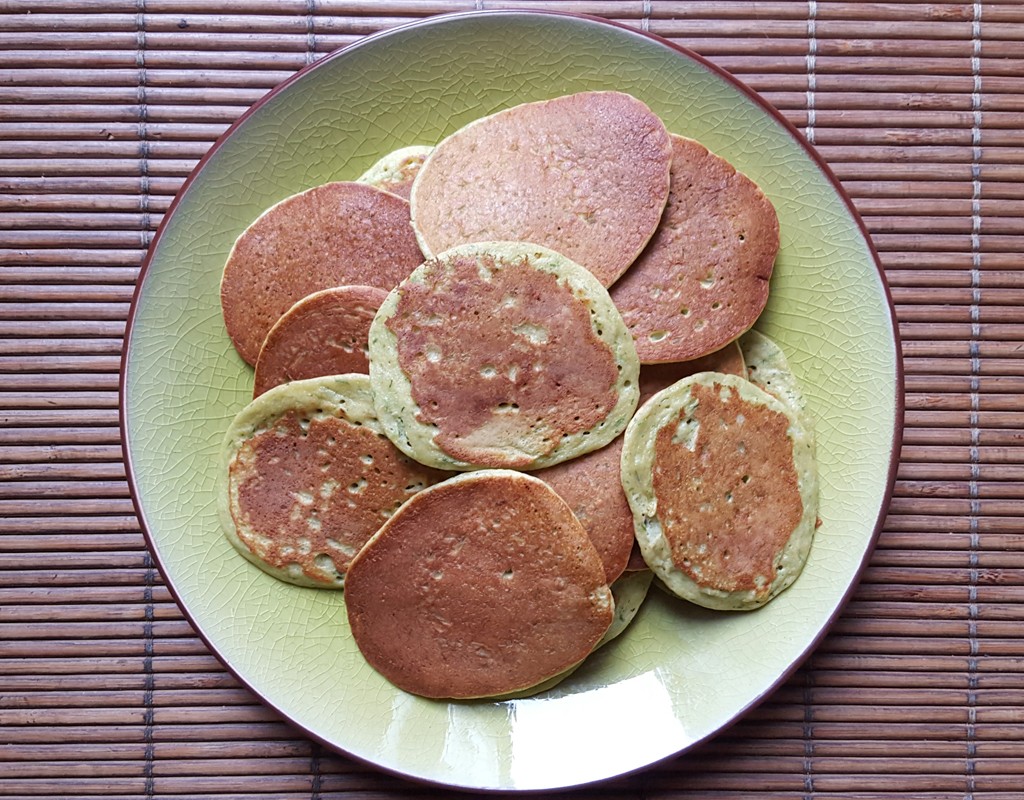 Hot smoked salmon blinis