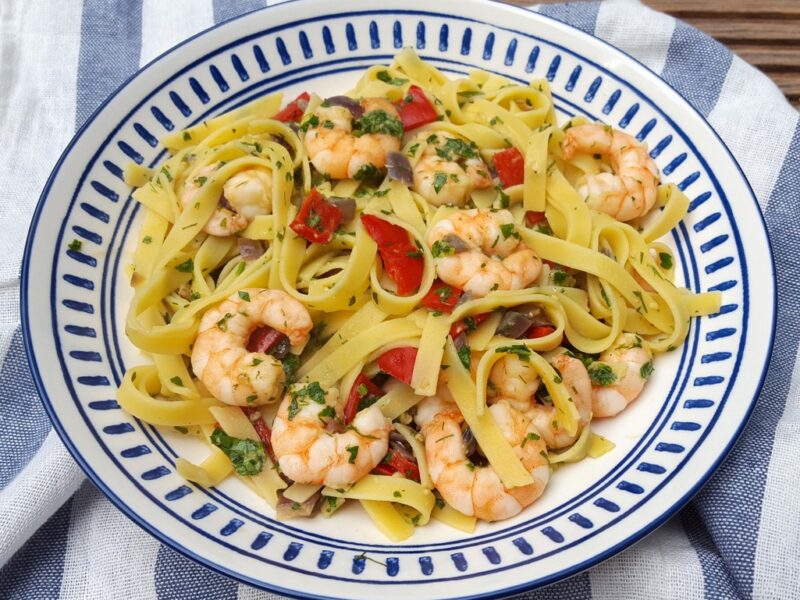 Pasta with prawns and anchovy pesto