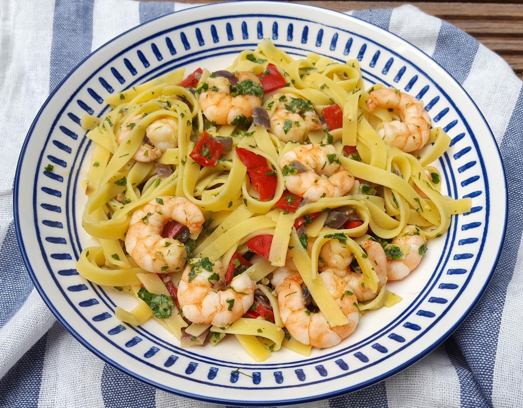 Pasta with prawns and anchovy pesto