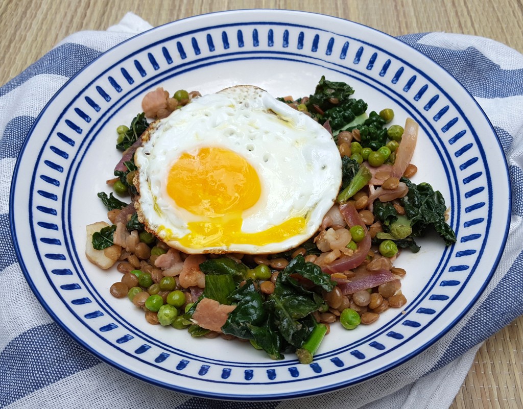 Bacon and egg with healthy veggies