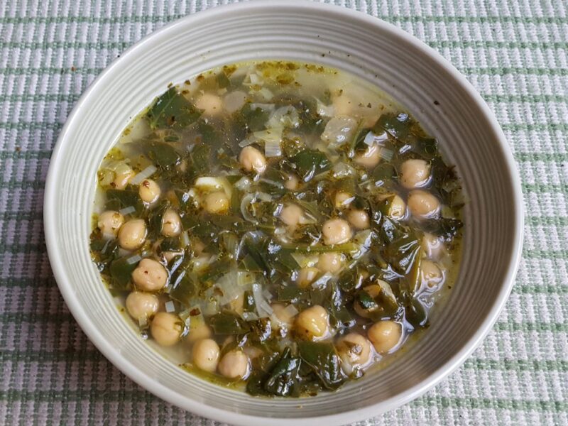 Spicy Spinach, Leek & Chickpea Soup