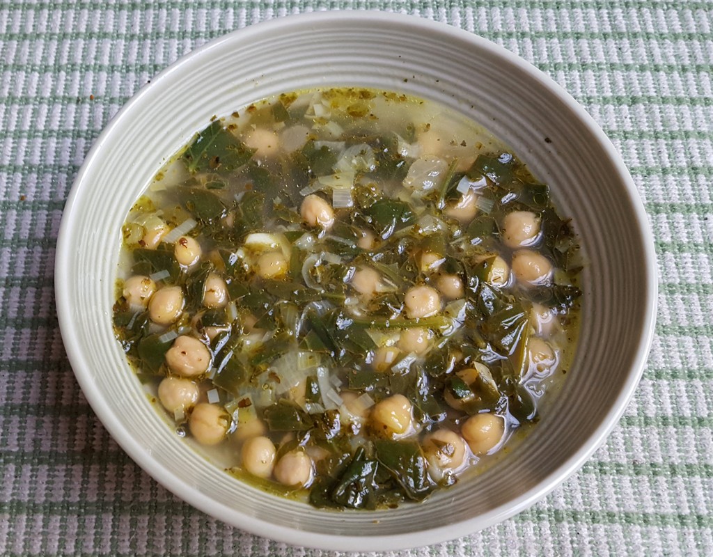 Spicy Spinach, Leek & Chickpea Soup