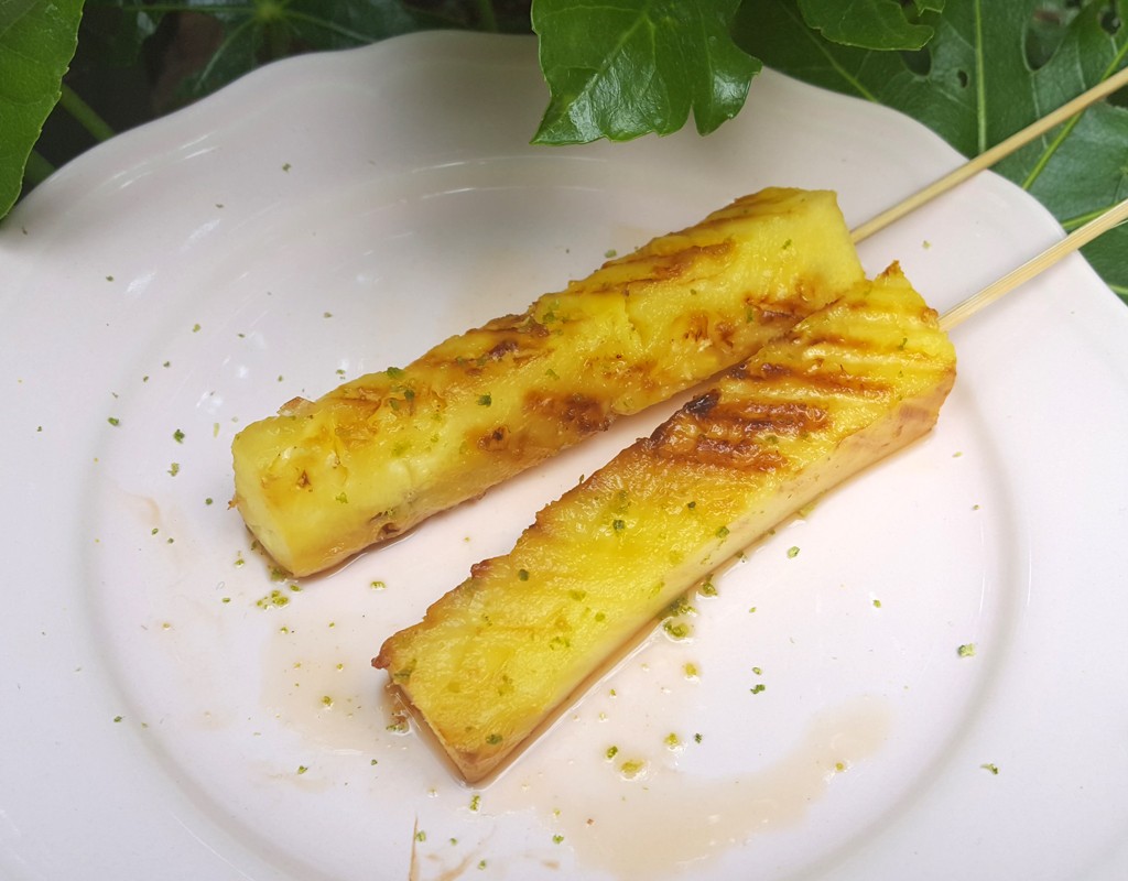 Grilled pineapple with honey & lime