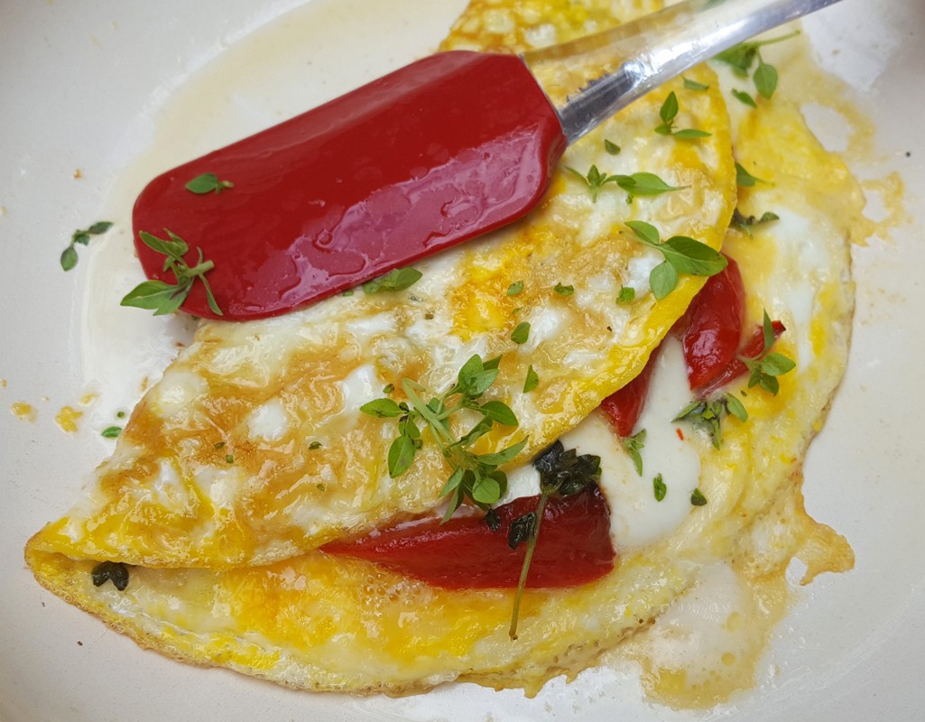 Red pepper & mozzarella omelette