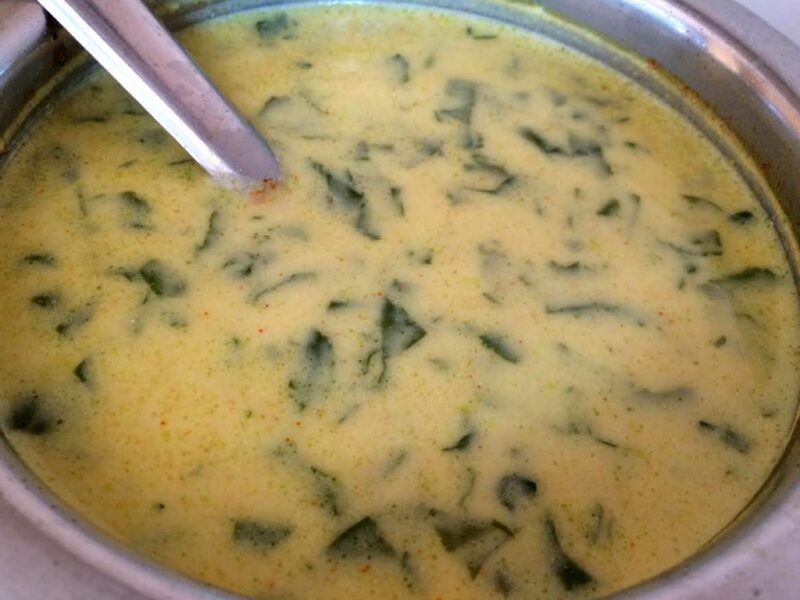 Spinach is yogurt sauce