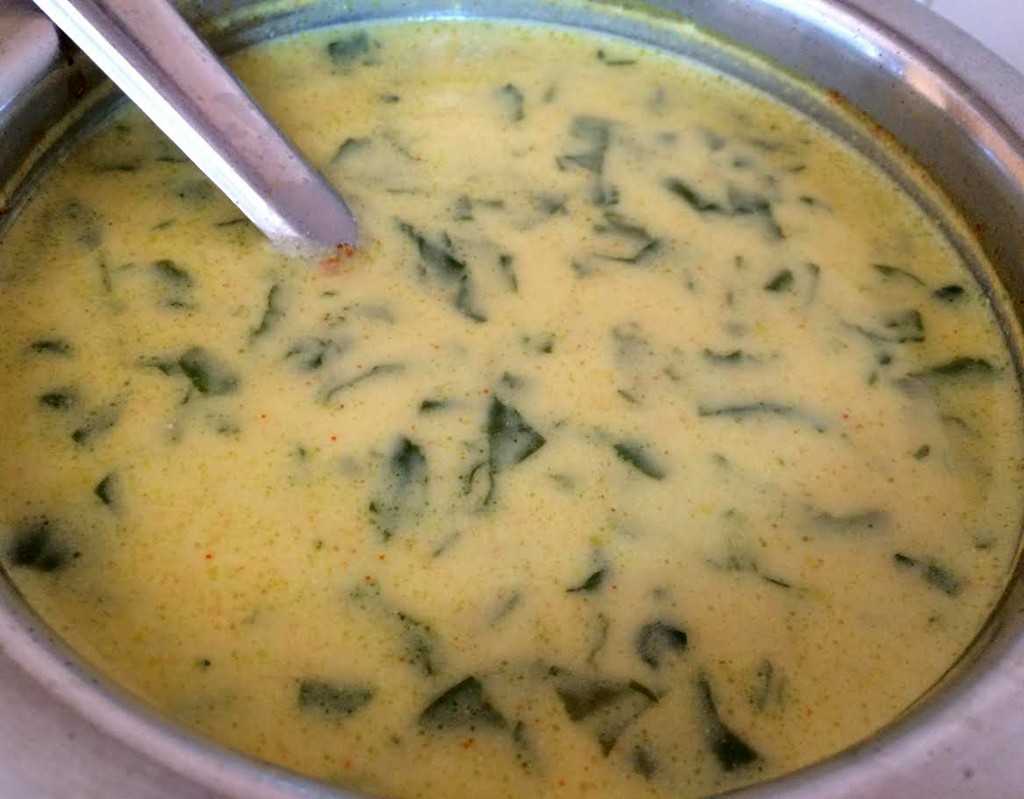 Spinach is yogurt sauce