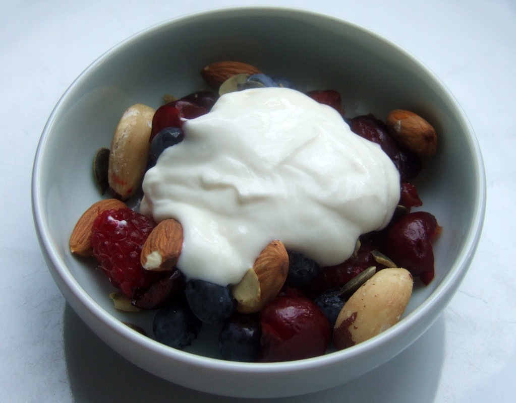 Mixed berries & nuts salad