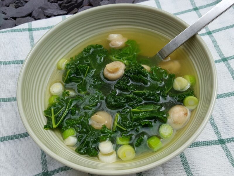 Low-cal kale and mushroom soup