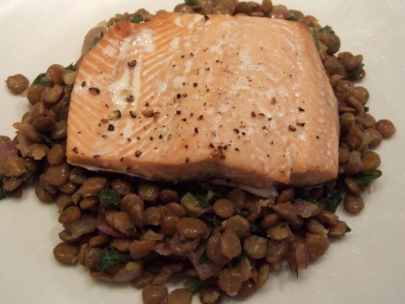 Oven-steamed salmon with lentils