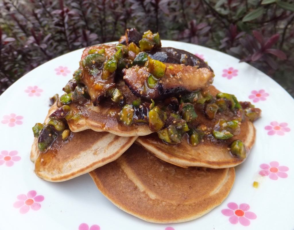 Ricotta Pancakes with figs and Pistachio topping