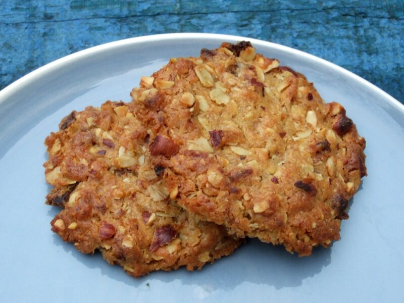 Oaty apricot and hazelnut cookies