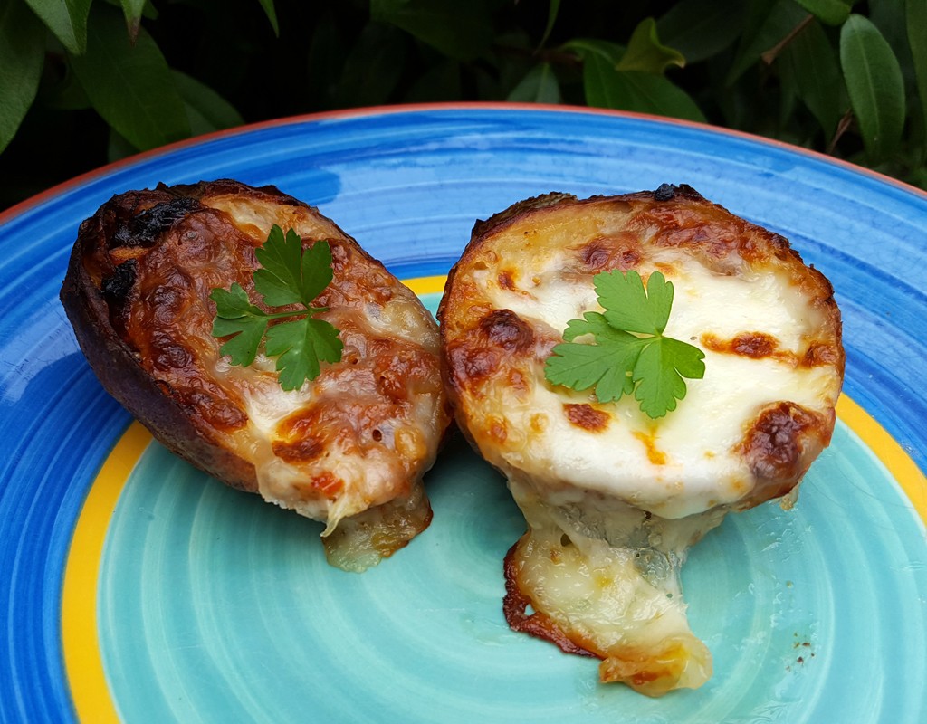 Cheesy potato skins with sun-dried tomatoes