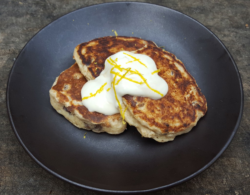 Healthy apple pancakes